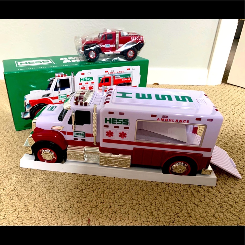 Hess 2020 Toy Truck - Ambulance and Rescue
